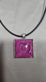 parure-fuxia-con-vortice-con-tecnica-petridish