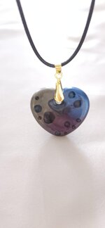 pendente-a-cuore-sfumato-viola-oro-rosa-con-finte-bollicine