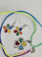 parure-multicolor-quadrifoglio-portafortuna-e-fiorellini-in-pendant