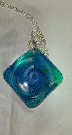 pendente-azzurro-quadrato