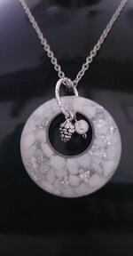 parure-tonda-con-inseriti-sassini-bianchi