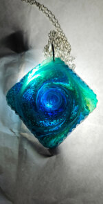 pendente-azzurro-quadrato