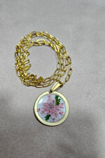 pendente-rotondo-con-fiori-rosa