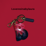 portachiavi-assortiti-nei-colori-e-nelle-iniziali-di-resina-epossidica