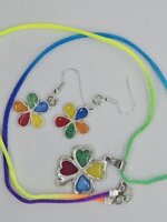 parure-multicolor-quadrifoglio-portafortuna-e-fiorellini-in-pendant