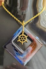 pendente-quadrato-in-resina-colore-blunerorosso