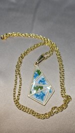 pendente-romboidale-fiori-azzurri