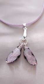 parure-ali-di-farfalla-base-nera-foglie-rosa