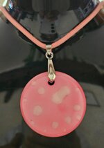 pendente-tondo-rosa-con-finte-bollicine