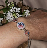 parure-tonda-piccola-con-fiorellini-secchi-rossi-e-blu