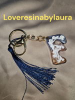 portachiavi-assortiti-nei-colori-e-nelle-iniziali-di-resina-epossidica