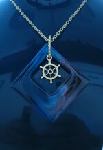 pendente-quadrato-in-resina-colore-blunerorosso