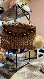 borsa-marrone-con-peluche