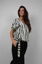top-in-raso-di-viscosa-stampa-animalier