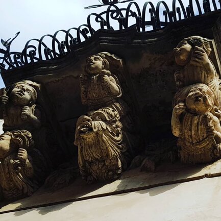 840b38df-08fe-49d1-a5be-b05b74521d93