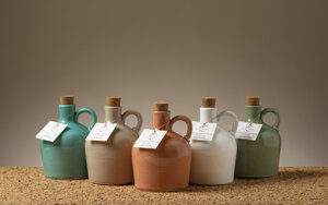 bottiglia-in-ceramica-da-250-ml-con-olio-extra-vergine-di-oliva-di-categoria-sueriore