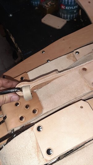 collare-in-cuoio-artigianale