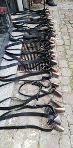 collare-in-cuoio-artigianale-con-campana-per-bovini