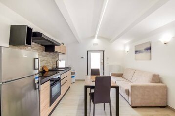 b6e572fa-d269-40ef-8f4e-6c399bb8f880