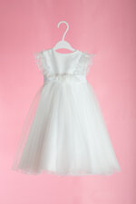 abito-da-battesimo-in-tulle-ricamato-e-cinta-decorata