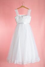 abito-da-comunione-in-toulle-raso-e-pizzo-valencienne-e-cintina-bianca