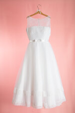 abito-da-comunione-in-toulle-con-pizzo-chantilly-e-bordo-in-pizzo-valencienne