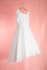 abito-bianco-da-comunione-in-toulle-con-bordo-ricamato