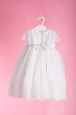 abito-da-battesimo-in-pizzo-chantilly-ricamato