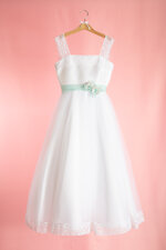 abito-da-comunione-in-toulle-raso-e-pizzo-valencienne-e-cintina-verde