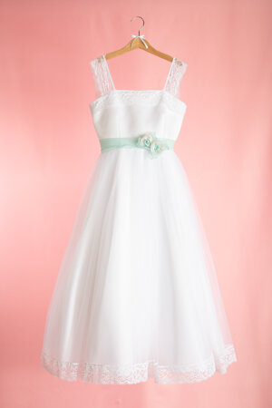 abito-da-comunione-in-toulle-raso-e-pizzo-valencienne-e-cintina-verde