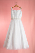 abito-da-comunione-in-pizzo-lavorato-coperto-da-toulle