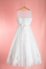 abito-da-comunione-in-toulle-con-pizzo-chantilly-e-bordo-in-pizzo-valencienne