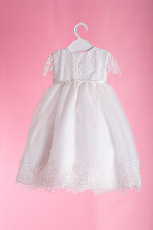 abito-da-battesimo-in-pizzo-chantilly-ricamato