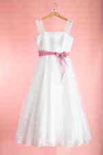 abito-da-comunione-in-toulle-raso-e-pizzo-valencienne-e-cintina-rosa