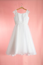 abito-bianco-da-comunione-in-toulle-con-bordo-ricamato