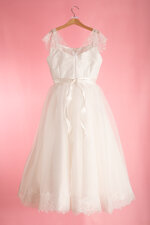 abito-da-comunione-bianco-seta-in-organza-e-pizzo-chantilly