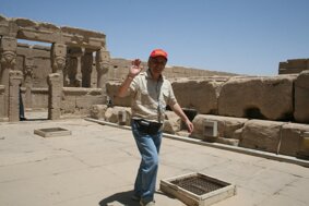 leo dendera saluto.jpeg