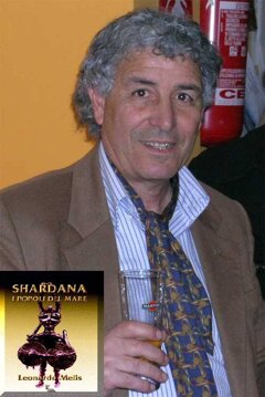 leo con libro 1°.jpeg leo con libro 1°.jpeg