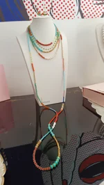 collana-infilata-con-vetri-cristalli-e-resine-gipsy