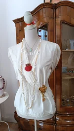 collana-con-resine-perlate-incatenate-e-inserti-di-catena