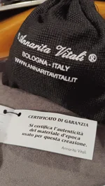 outletspilla-conchiglia-annarita-vitali-decorata-con-elementi-vintage-rossa