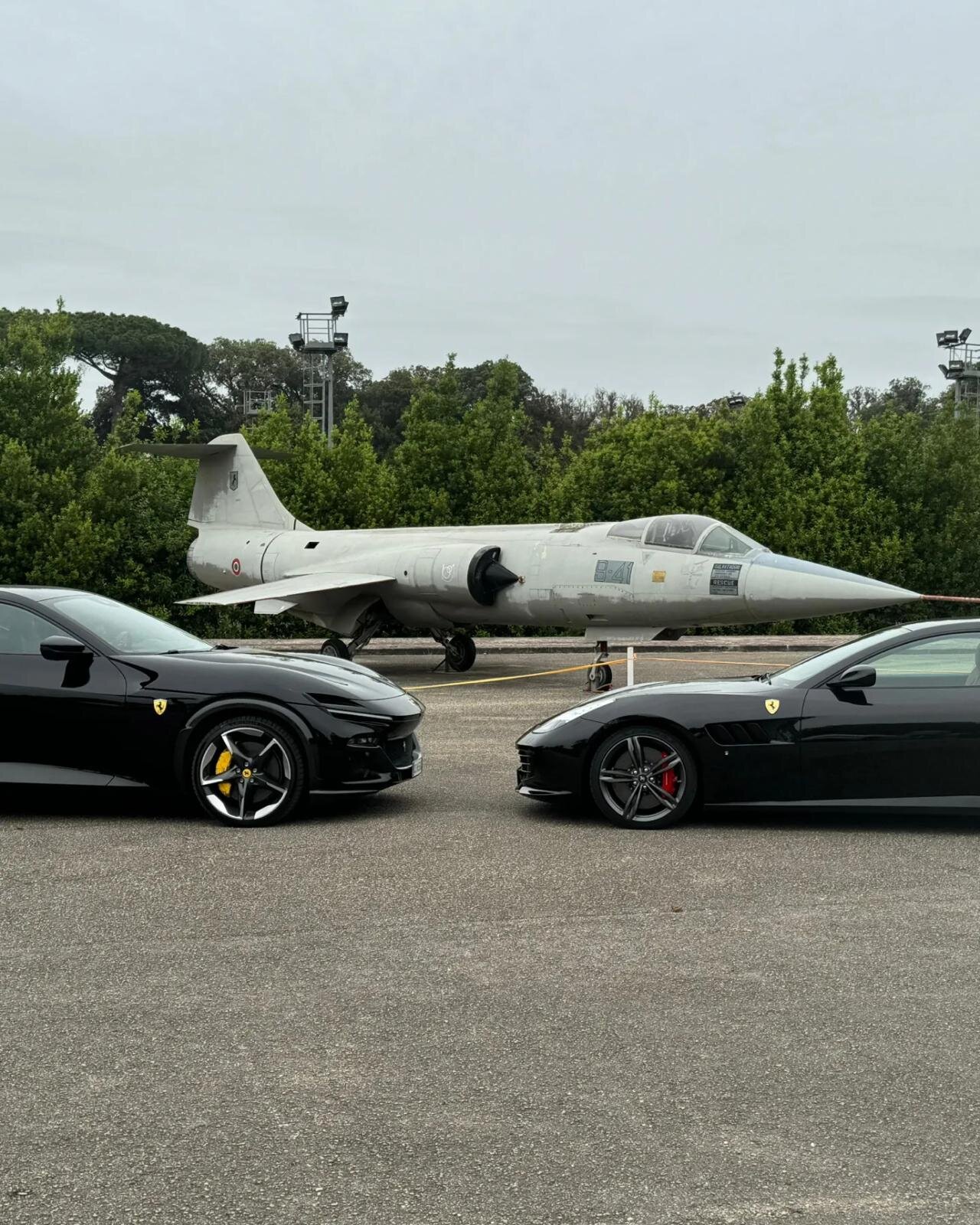 Supercar, nuovo raduno Ferrari e Lamborghini alla Scuola Specialisti dell’Aeronautica Militare: appuntamento il 10 maggio alla Reggia di Caserta