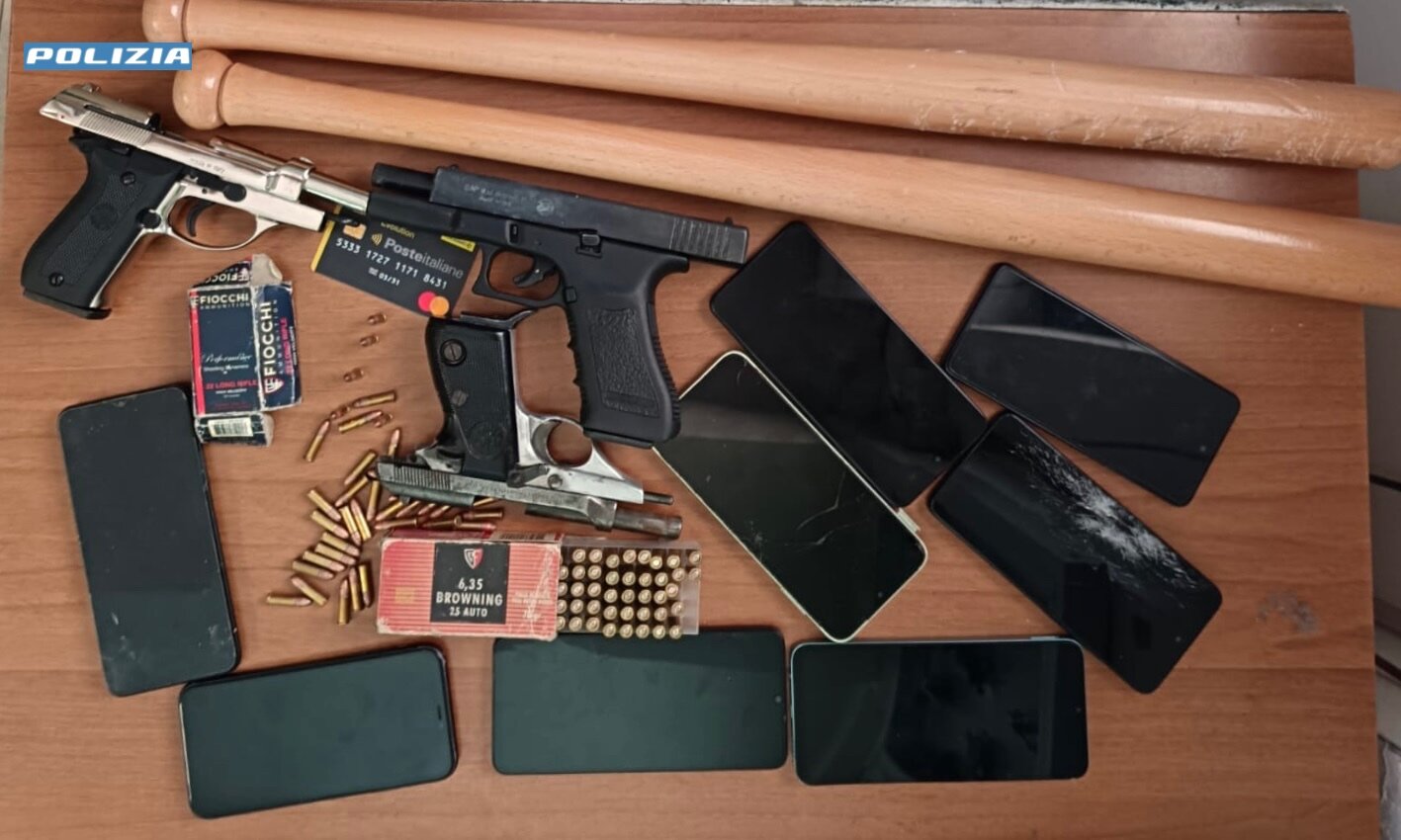 Castel Volturno: la Polizia di Stato arresta 24 enne di Giugliano, in casa nascondeva pistola con la matricola abrasa Castel Volturno: la Polizia di Stato arresta 24 enne di Giugliano, in casa nascondeva pistola con la matricola abrasa