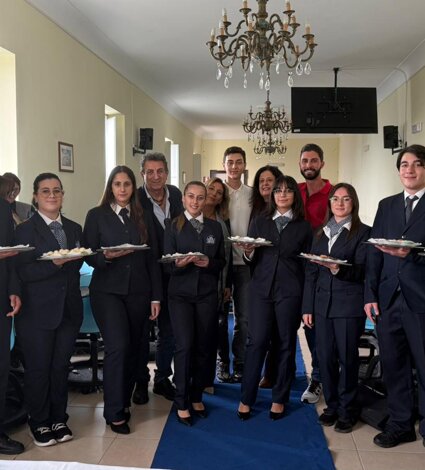 JTdCJTIyaXQlMjIlM0ElMjJhbHQlM0QlNUMlMjJMdWlnaSUyMFplbm8lMjBhbGwlRTIlODAlOTlldmVudG8lMjBQYXVzYSUyMENhZmYlQzMlQTglMjBjb250cm8lMjBpbCUyMEJ1bGxpc21vJTIwcHJvbW9zc28lMjBkYSUyMERhZ2FsJTIwQ3JlYXRpb25zJTIwQVBTJTJDJTIwcHJlc2VudGF0byUyMGRhJTIwRGFuaWVsYSUyMERlbCUyMFByZXRlJTIwY29tZSUyMFVmZmljaW8lMjBTdGFtcGElNUMlMjIlMjIlN0Q= JTdCJTIyaXQlMjIlM0ElMjJhbHQlM0QlNUMlMjJMdWlnaSUyMFplbm8lMjBhbGwlRTIlODAlOTlldmVudG8lMjBQYXVzYSUyMENhZmYlQzMlQTglMjBjb250cm8lMjBpbCUyMEJ1bGxpc21vJTIwcHJvbW9zc28lMjBkYSUyMERhZ2FsJTIwQ3JlYXRpb25zJTIwQVBTJTJDJTIwcHJlc2VudGF0byUyMGRhJTIwRGFuaWVsYSUyMERlbCUyMFByZXRlJTIwY29tZSUyMFVmZmljaW8lMjBTdGFtcGElNUMlMjIlMjIlN0Q=