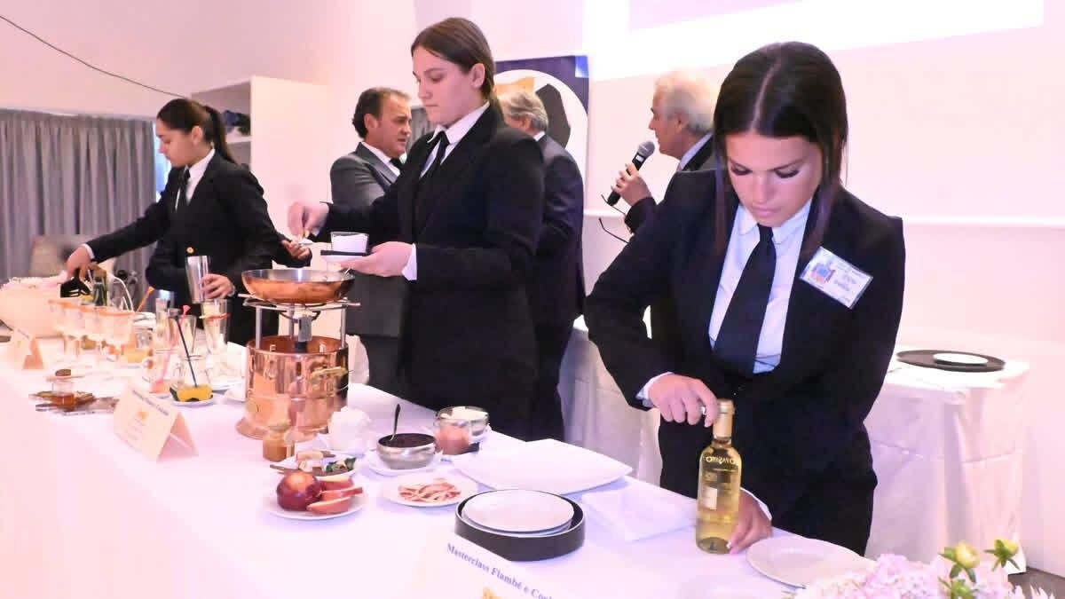 Maestri del Flambé e dell’Arte del Cocktail: la Masterclass AMIRA a Villa Signorini