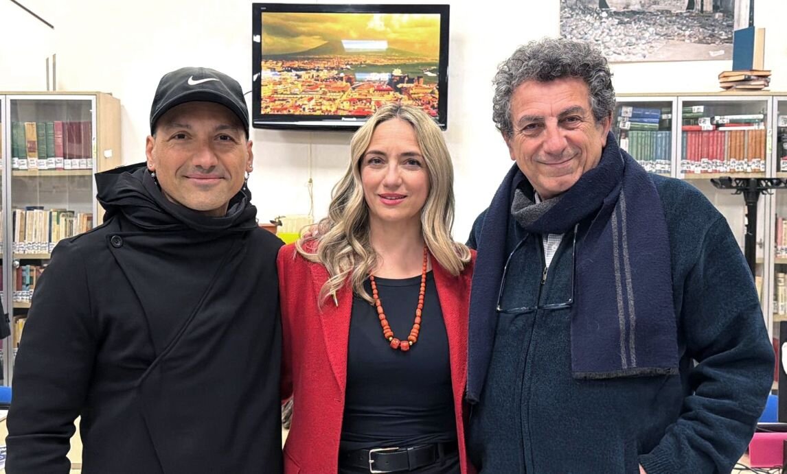 Nicholas Tolosa, successo al Rione Luzzatti per il docufilm dedicato al pittore: grande partecipazione alla Biblioteca Agostino Collina