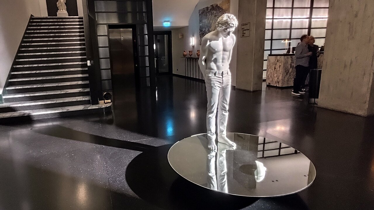 Pompei, il mito di Narciso si riflette nel presente Così Nello Petrucci interroga l’identità contemporanea