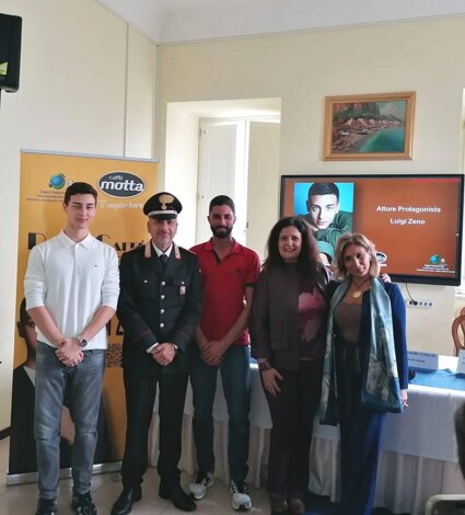 JTdCJTIyaXQlMjIlM0ElMjJhbHQlM0QlNUMlMjJMdWlnaSUyMFplbm8lMjBhbGwlRTIlODAlOTlldmVudG8lMjBQYXVzYSUyMENhZmYlQzMlQTglMjBjb250cm8lMjBpbCUyMEJ1bGxpc21vJTIwcHJvbW9zc28lMjBkYSUyMERhZ2FsJTIwQ3JlYXRpb25zJTIwQVBTJTJDJTIwcHJlc2VudGF0byUyMGRhJTIwRGFuaWVsYSUyMERlbCUyMFByZXRlJTIwY29tZSUyMFVmZmljaW8lMjBTdGFtcGElNUMlMjIlMjIlN0Q= JTdCJTIyaXQlMjIlM0ElMjJhbHQlM0QlNUMlMjJMdWlnaSUyMFplbm8lMjBhbGwlRTIlODAlOTlldmVudG8lMjBQYXVzYSUyMENhZmYlQzMlQTglMjBjb250cm8lMjBpbCUyMEJ1bGxpc21vJTIwcHJvbW9zc28lMjBkYSUyMERhZ2FsJTIwQ3JlYXRpb25zJTIwQVBTJTJDJTIwcHJlc2VudGF0byUyMGRhJTIwRGFuaWVsYSUyMERlbCUyMFByZXRlJTIwY29tZSUyMFVmZmljaW8lMjBTdGFtcGElNUMlMjIlMjIlN0Q=