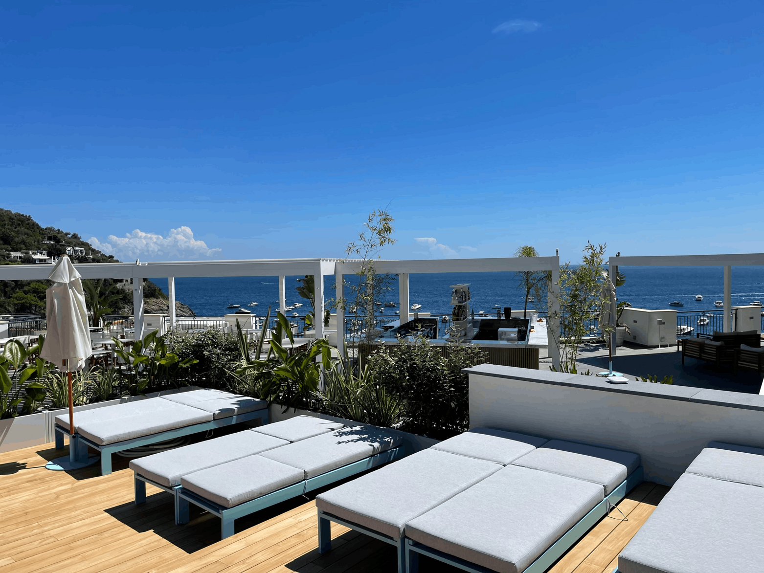 9ff6ab4b-f75d-446f-8ebb-1e20015d2b2f