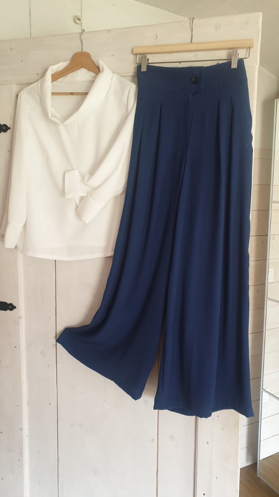 Blusa e pantaloni realizzati da Laura